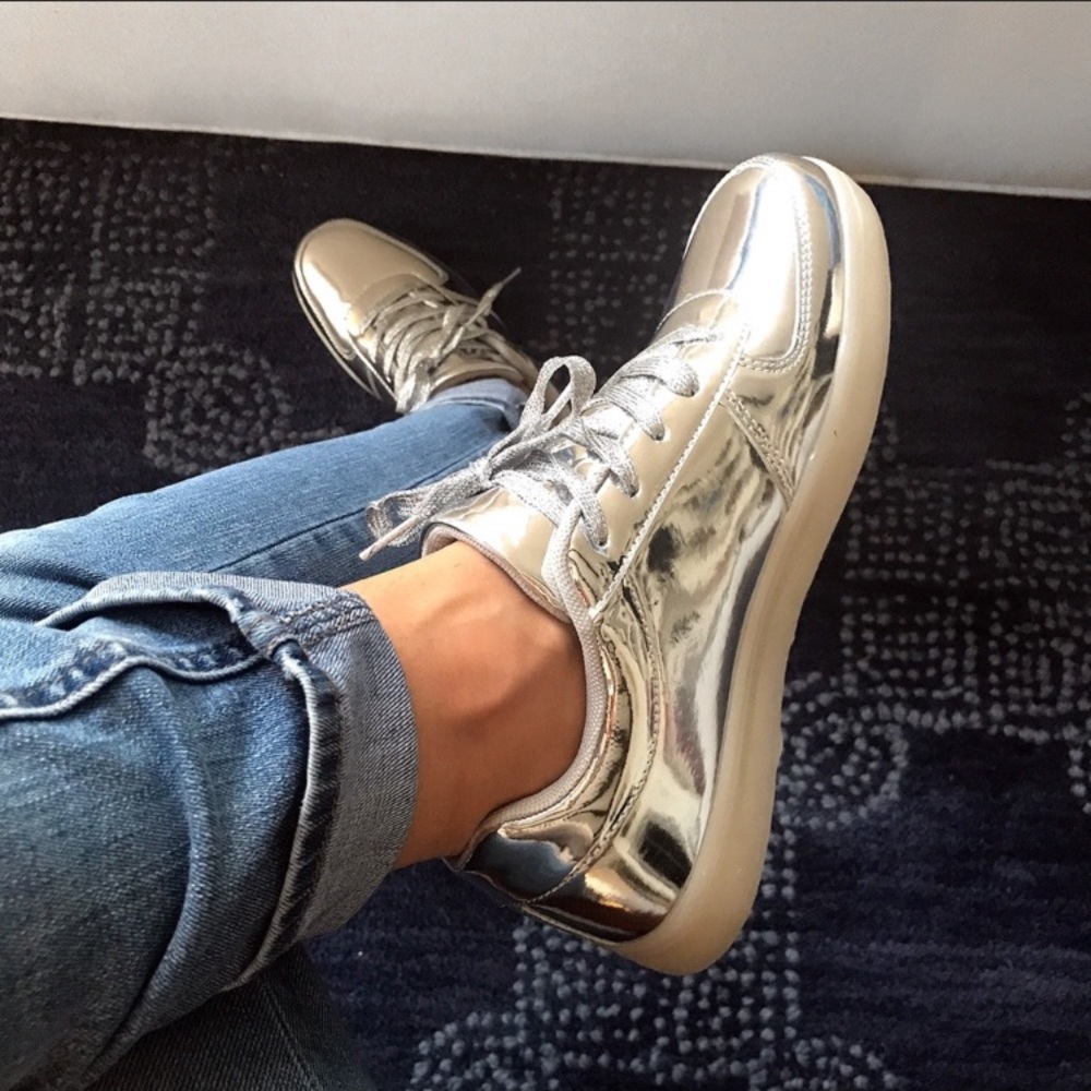 4 COLORS, 4 MODES METALLIC SILVER SNEAKERS 👟🌈